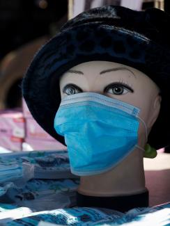  The photo shows a mannequin wearing a blue mask. 