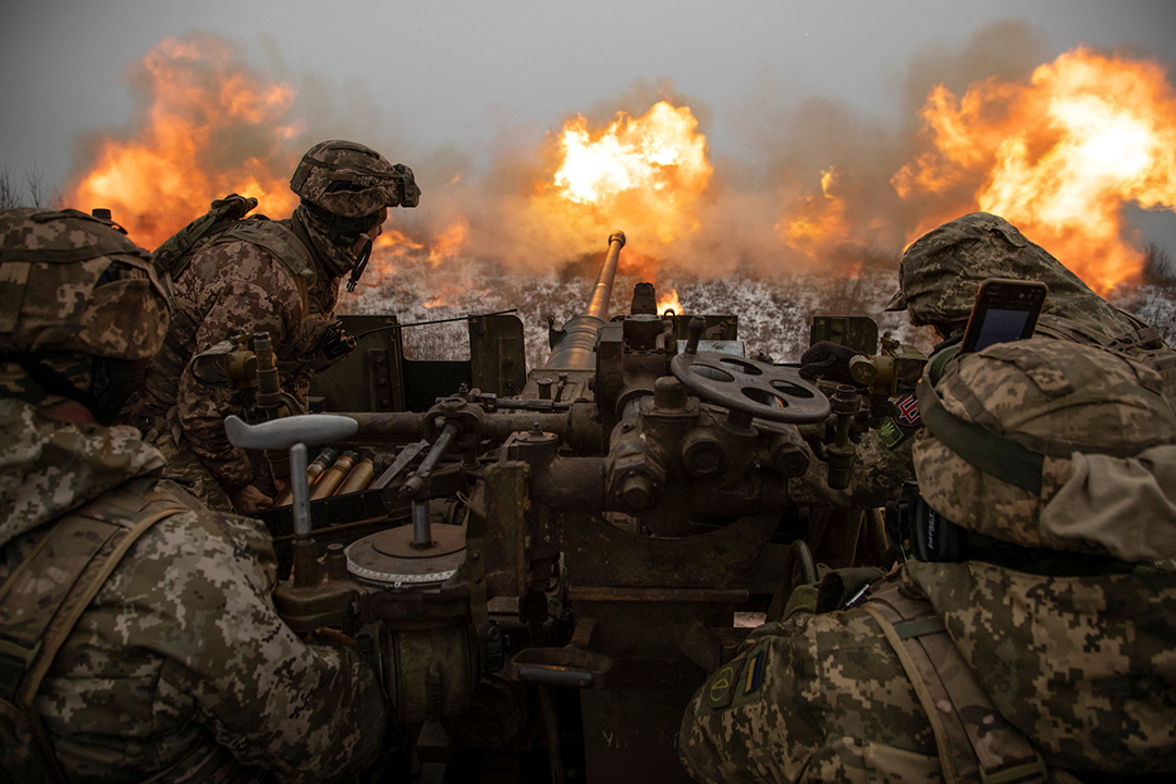 Ukrainian servicemen fire an anti-aircraft gun toward Russian positions on a frontline near the town of Bakhmut, amid Russia's attack on Ukraine, in Donetsk region, Ukraine January 15, 2023. (Oleksandr Ratushniak/Reuters)