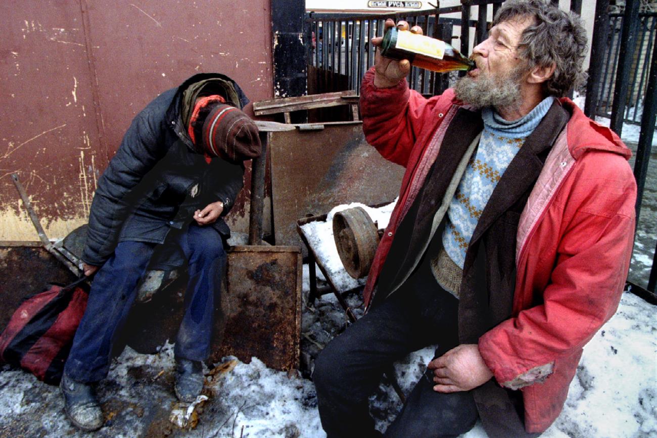 Photo shows a scene in an alleyway with snow on the ground. 