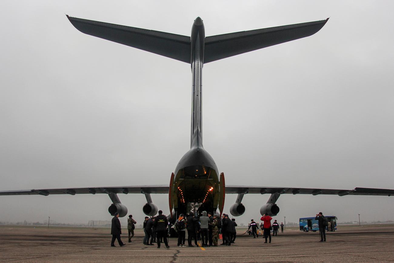 Photo is striking, capturing the plane from behind, its tail foils high above the heads of the people like a whale’s tail. 