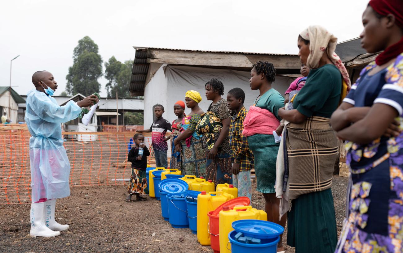 A Congolese health worker guides relatives and discharged patients on the hygienic measures to follow after recovering from mpox.